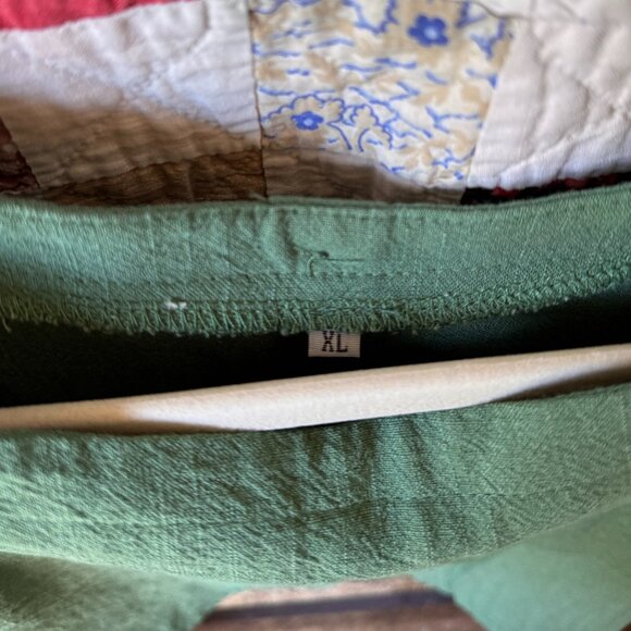 Sleeveless Crop Top - Picture 6 of 9